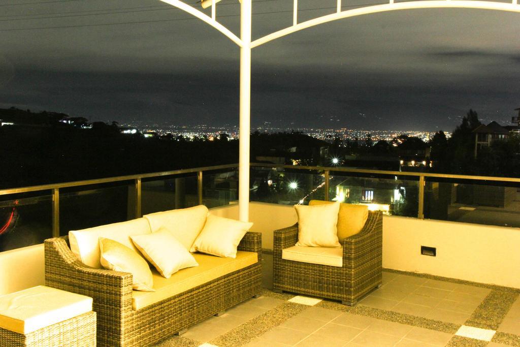 Daily Home Villa Dago Bandung Room photo