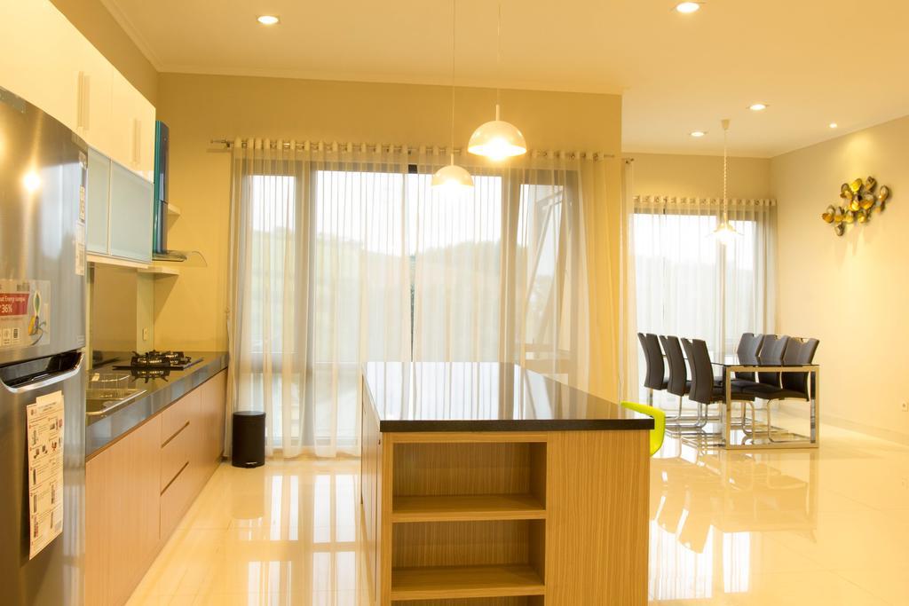 Daily Home Villa Dago Bandung Exterior photo